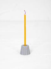 Lade das Bild in den Galerie-Viewer, Kerzenhalter aus Porzellan - verschiedene Farben