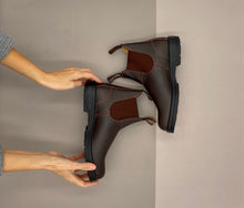 Lade das Bild in den Galerie-Viewer, Blundstone Boot (walnut/brown)