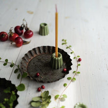 Lade das Bild in den Galerie-Viewer, Kerzenhalter aus Porzellan - verschiedene Farben