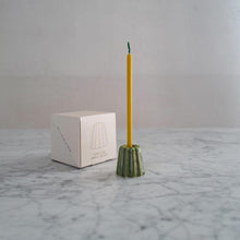 Lade das Bild in den Galerie-Viewer, Kerzenhalter aus Porzellan - verschiedene Farben