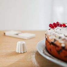 Lade das Bild in den Galerie-Viewer, Kerzenhalter aus Porzellan - verschiedene Farben