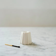 Lade das Bild in den Galerie-Viewer, Kerzenhalter aus Porzellan - verschiedene Farben
