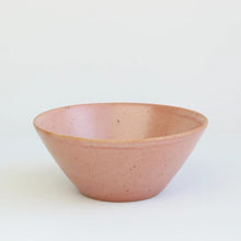 Lade das Bild in den Galerie-Viewer, Kleine Schüssel handgefertigt auf Bornholm in der Farbe rhubarb