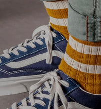 Lade das Bild in den Galerie-Viewer, Socken mit Steifen - Unisex