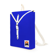 Lade das Bild in den Galerie-Viewer, YKRA Scout Rucksack in blau mit weißen Trägern