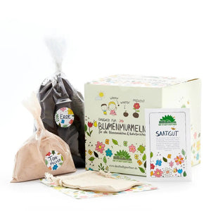 Blumenmurmeln Bausatz, ausgepackter Inhalt mit Erde, Tonpulver, Saatgut und Stoffbeutel