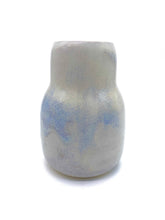 Lade das Bild in den Galerie-Viewer, Handgefertigte Vase Nexø von Oh Oak in balka white
