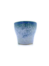 Lade das Bild in den Galerie-Viewer, Einzelne Espressotasse aus Kermik in der Farbe baltisch blau
