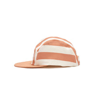 Lade das Bild in den Galerie-Viewer, Gestreifte Sommer Cap in Cinnamon White aus Baumwolle
