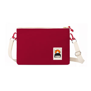 YKRA Side Pouch in bordeaux mit weißem Tragegurt